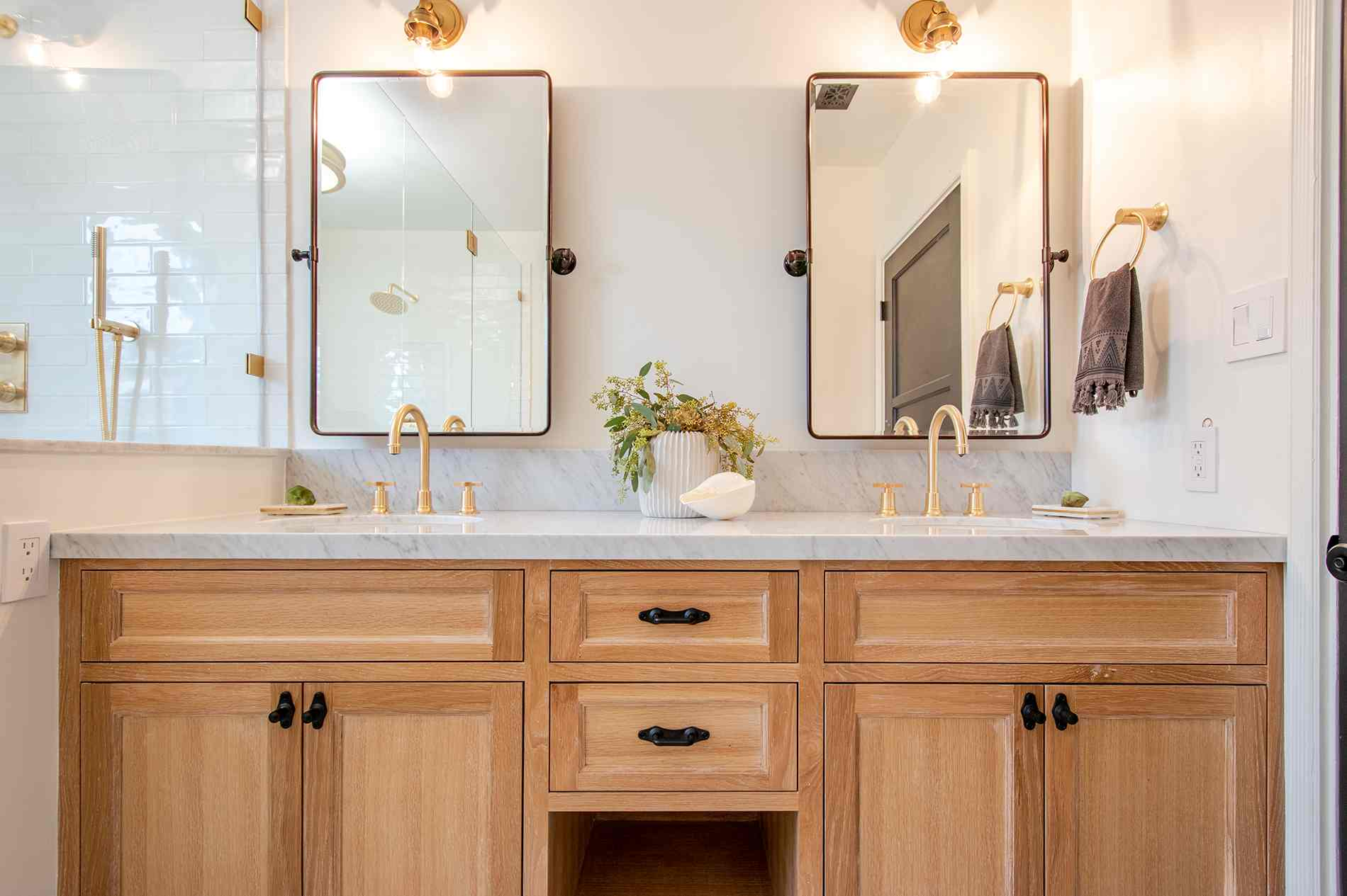 Custom Kitchen Cabinets, Bathroom Vanities, and Closet Kits